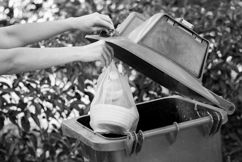 Efficient and convenient waste removal